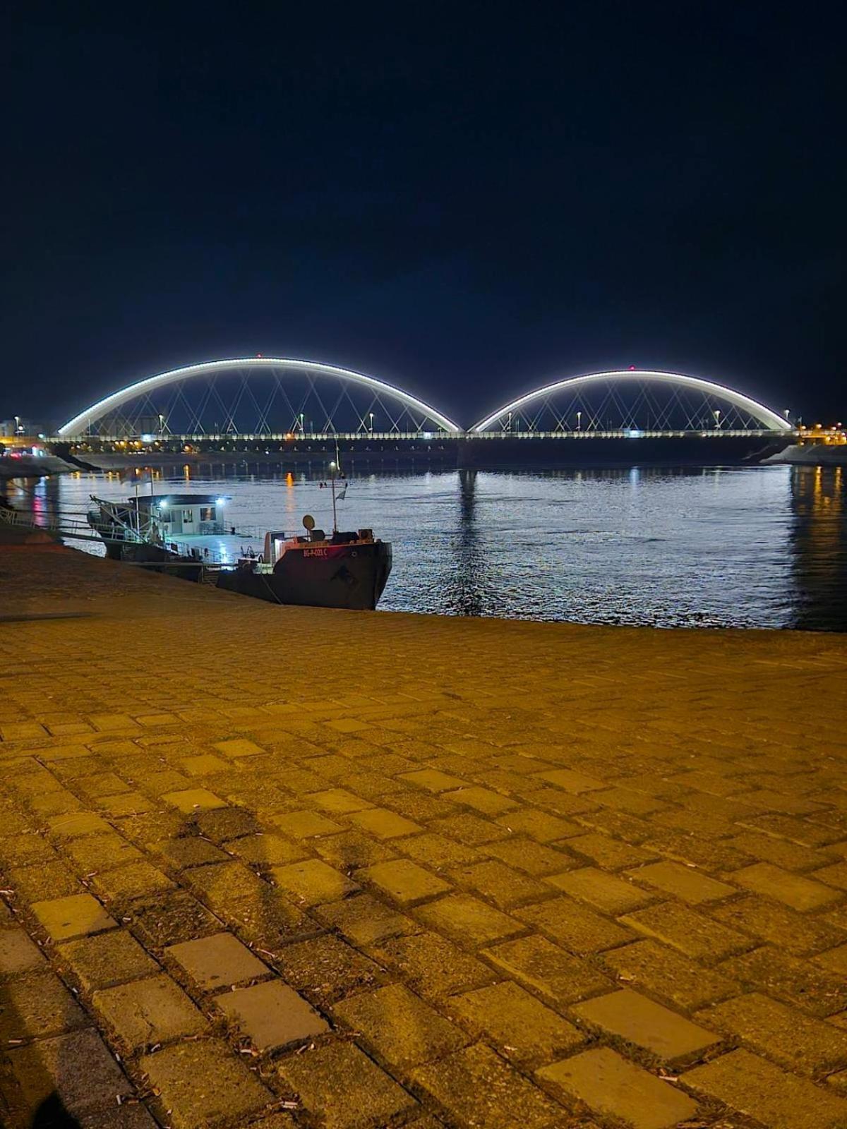 Center Danube Street Apartment Novi Sad Eksteriør billede
